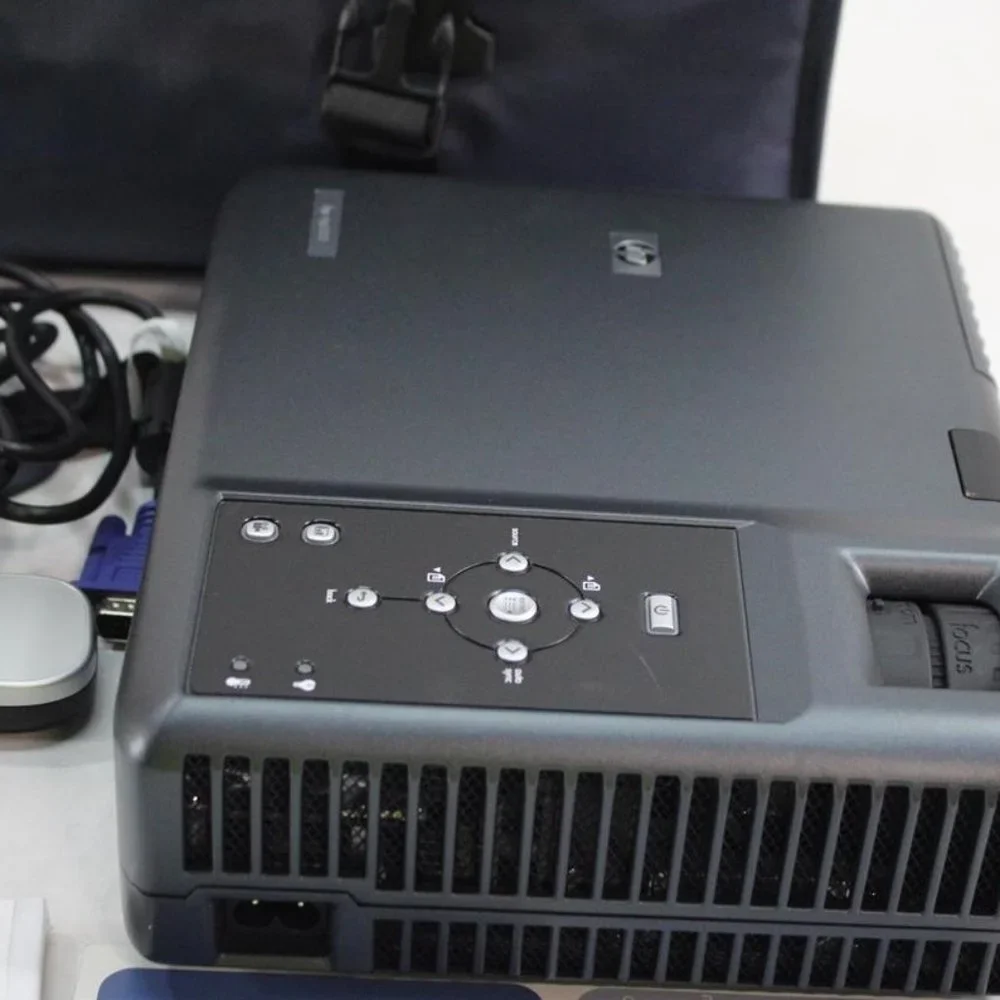 Classic Portable HP digital projector with accessories